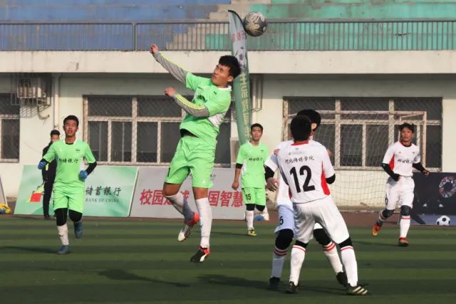孙颖莎在WTT冠军赛中激战五局淘汰申裕斌晋级八强
